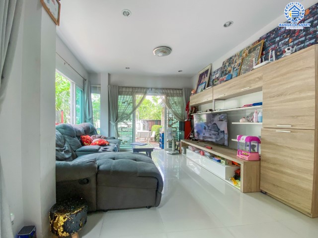 *****บ้านเดี่ยวมือสองย่านกรุงเทพฯ ม.สิริกานต์3 บางใหญ่-กาญจนาฯ เนื้อที่กว้างเกือบ 67 ตร.ว. พร้อมฟังก์ชัน 4 ห้องนอน 3 ห้องน้ำ ที่จอดรถ 2 คัน สภาพสวย พร้อมเข้าอยู่ แถมฟรี! เครื่องปรับอากาศ 6 เครื่อง บนทำเลแห่งการเดินทาง ใกล้รถไฟฟ้าสายสีม่วง "สถานีคลองบางไผ่" และทางด่วน "ศรีรัช"